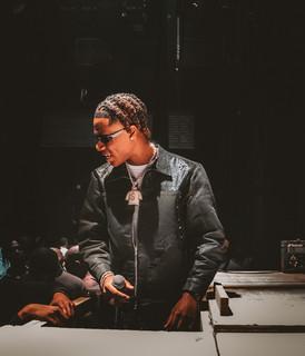 L$