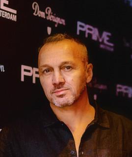 V