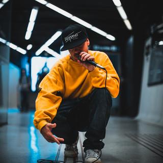 R