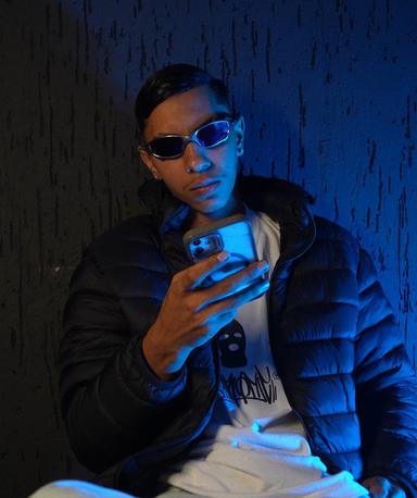 DJ