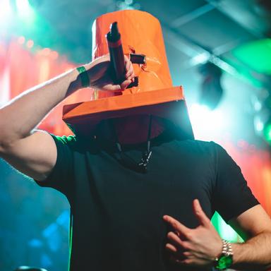 R